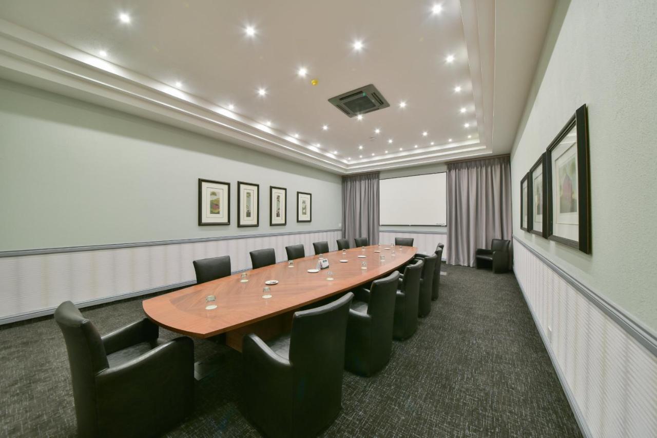 Hotel Birchwood And Or Tambo Conference Centre 4*